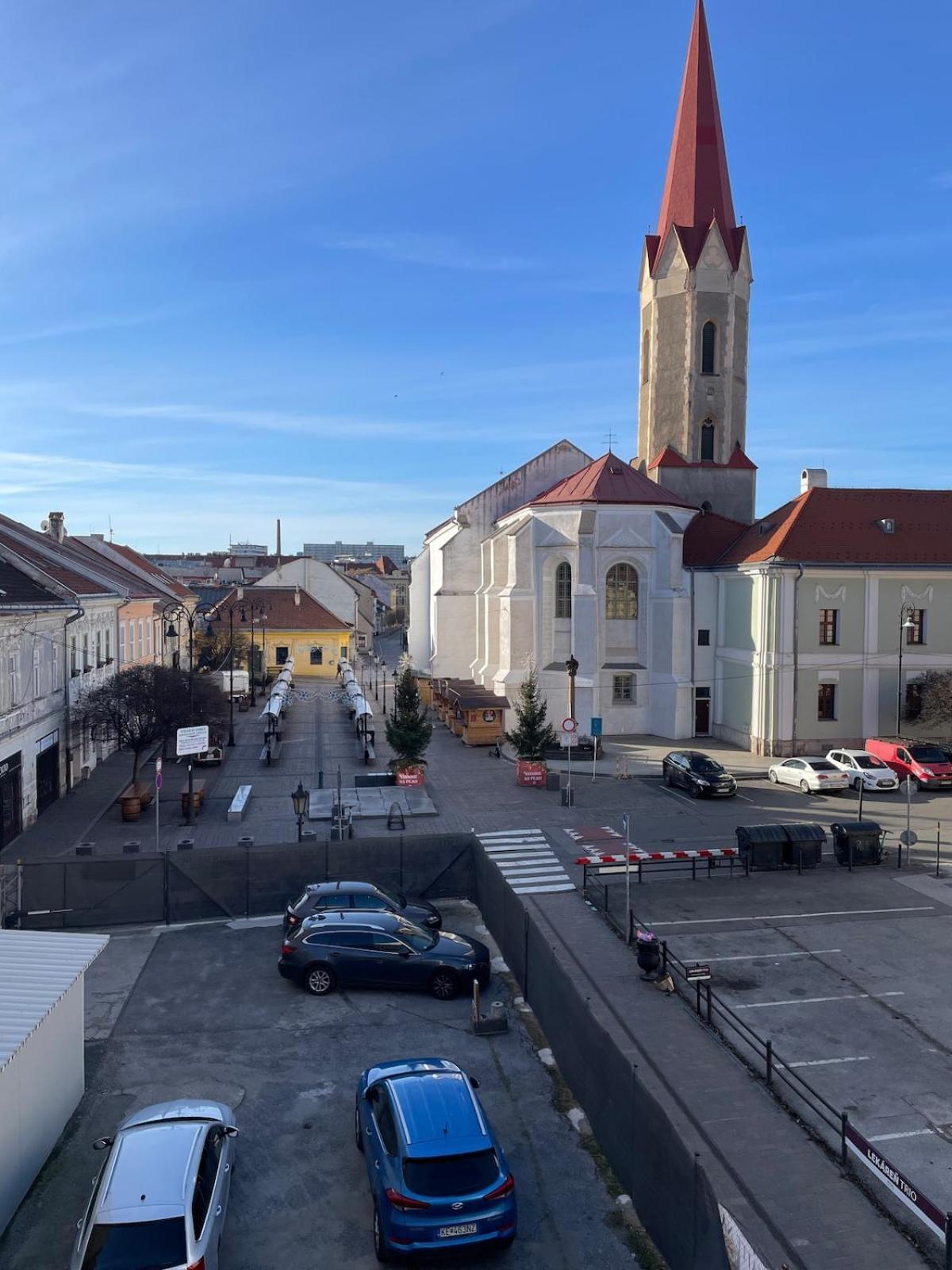 Varady'S Large Apartment With Private Parking Košice Exterior foto